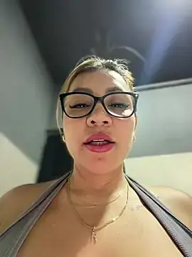 Stripchat Free Live Porn of DIANITA_1988