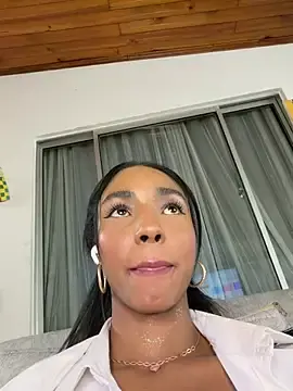 Stripchat Live Sex Cam of xenia_golden