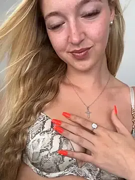 Stripchat Nude Webcam of emilypeperoni