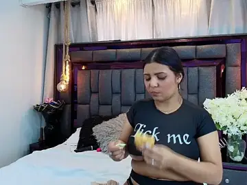 Stripchat Live Sex Cam of Karina_Mendoza
