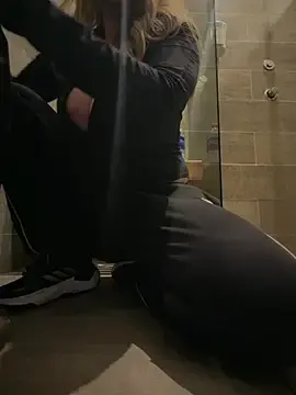 Stripchat Live Sex of Alirawrz