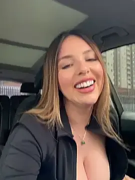 Stripchat Free Live Porn of Alirawrz
