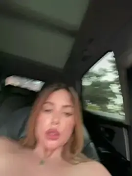 Stripchat Sex Cam of Alirawrz