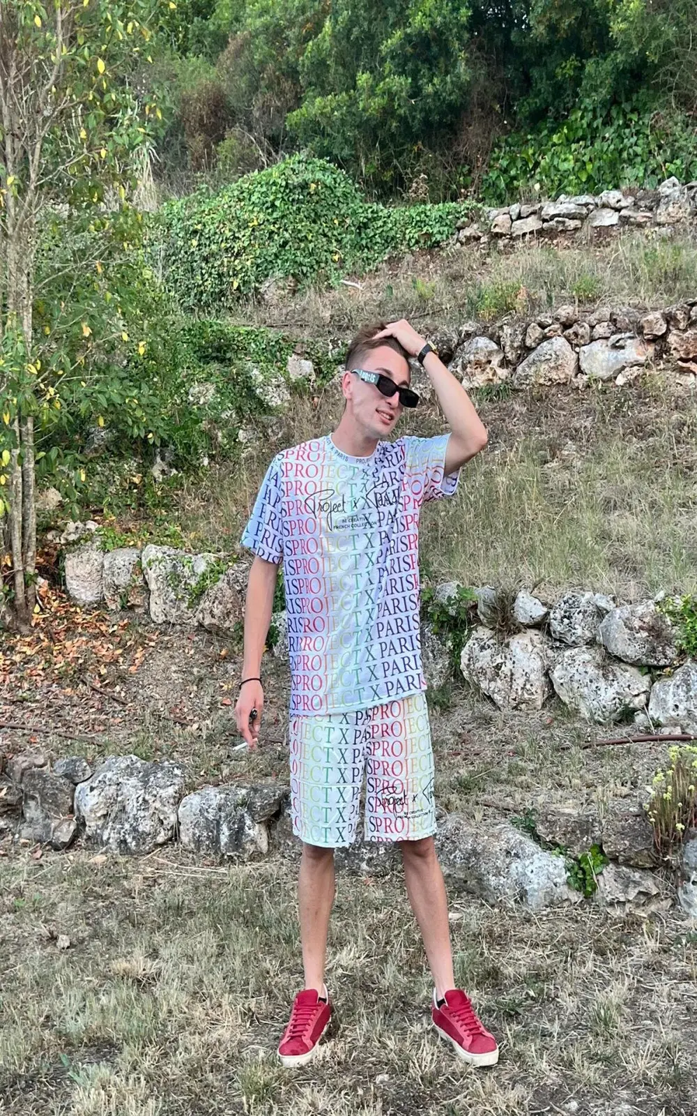 v4Tomasgrau9