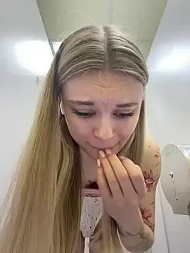 Stripchat Adult Webcam of -MiaKitty