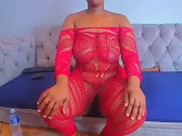 Stripchat Live Sex Cam of CreamyCurves