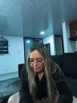 Stripchat Live Sex Cam of samy_vsn