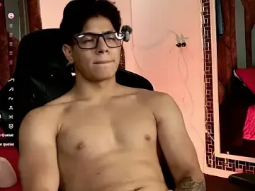 Stripchat Free Porn Cam of TonyPetrovjs