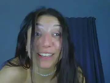 Stripchat Nude Webcam of petitebelu