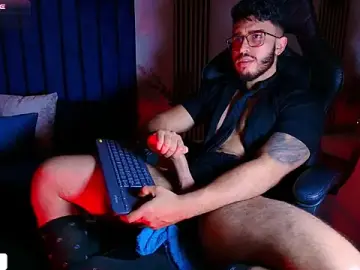 Stripchat Free Live Porn of Liam_Kleiin