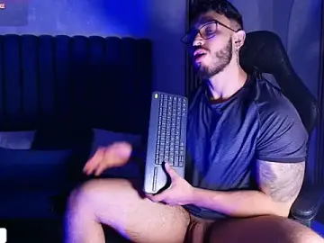 Stripchat Adult Webcam of Liam_Kleiin