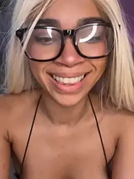 Stripchat Adult Video Chat of Kiki_hammyy