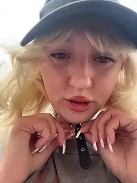 Stripchat Adult Video Chat of RonnieKiss