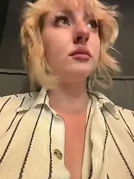Stripchat Nude Webcam of RonnieKiss