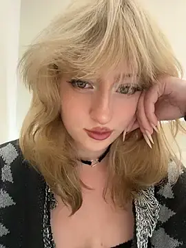 Stripchat Free Live Porn of RonnieKiss