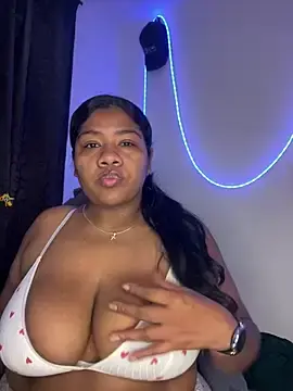Stripchat Free Live Porn of paola091