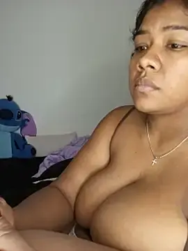 Stripchat Free Porn Cam of paola091