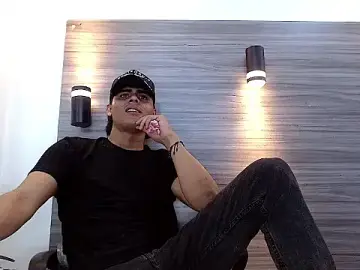Stripchat Watch Live Sex Cams of DamianFrostt