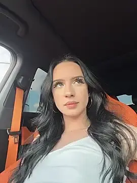 Stripchat Live Sex Cam of flora_off