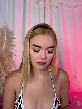 Stripchat Free Porn Cam of Miaa_rosses3