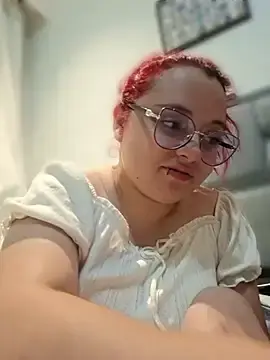 Stripchat Live Sex Cam of CURVY-HORNY