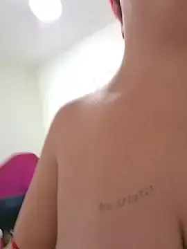 Stripchat Sex Cam of Escarlate4you_