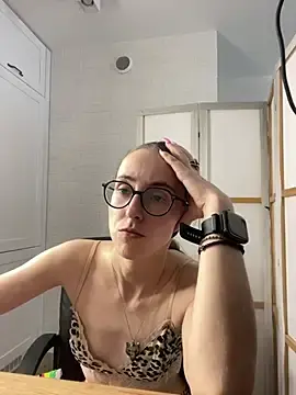 Stripchat Free Porn Cam of MartiniiSelenna