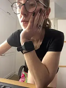 Stripchat Free Live Porn of MartiniiSelenna