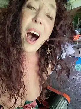 Stripchat Live Sex Cam of GypsyEsmeralda