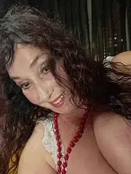 Stripchat Adult Webcam of GypsyEsmeralda