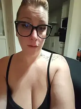 Stripchat Free Porn Cam of darkmoonsubmissive