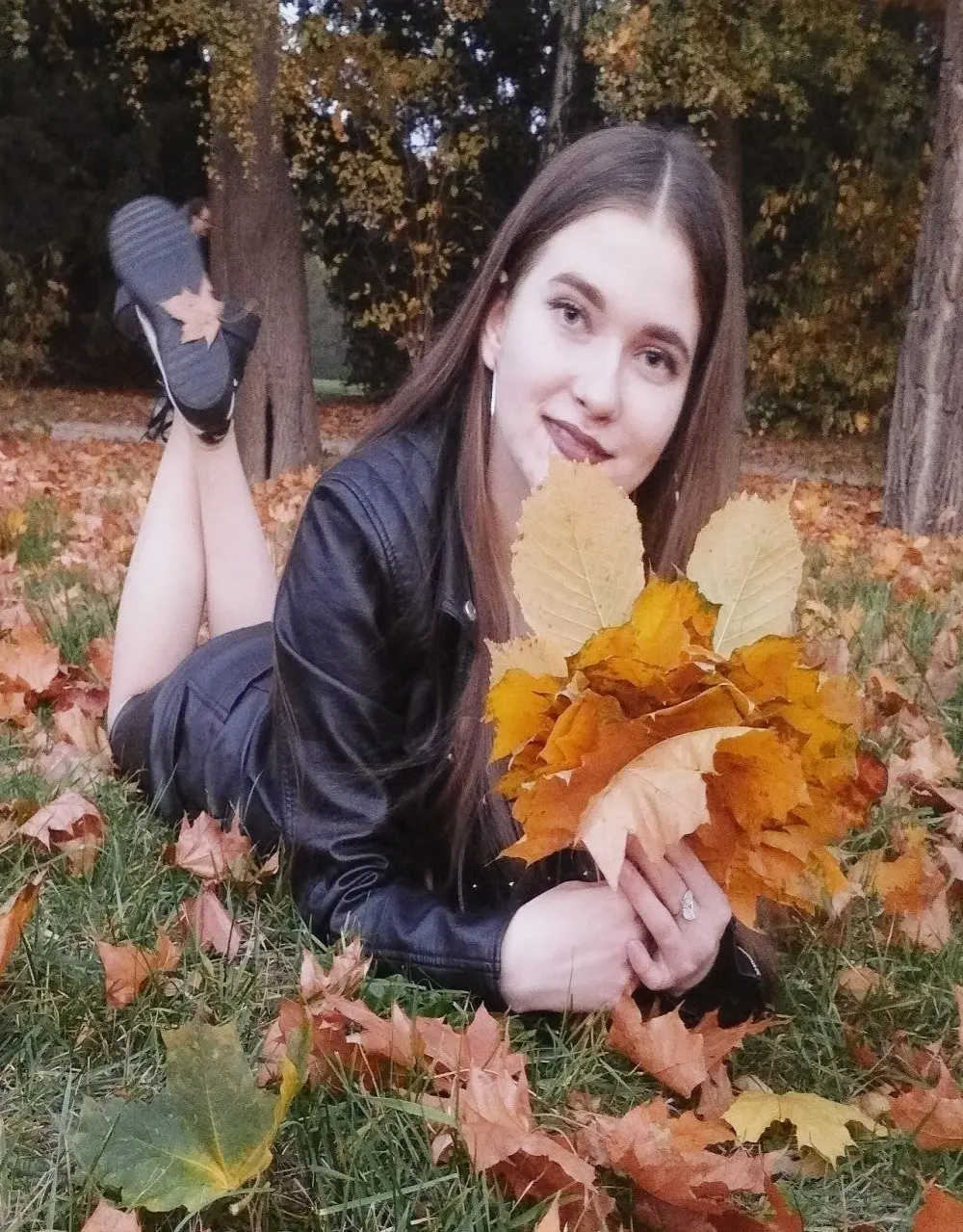 Ava_kiss054