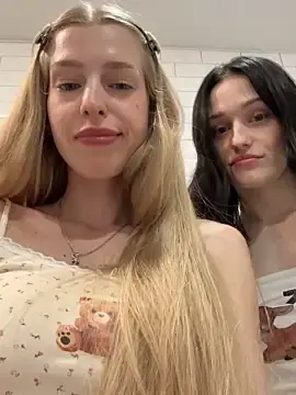 Stripchat Adult Webcams of kira_mia