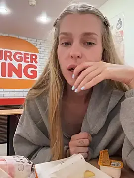 Stripchat Free Porn Cam of kira_mia