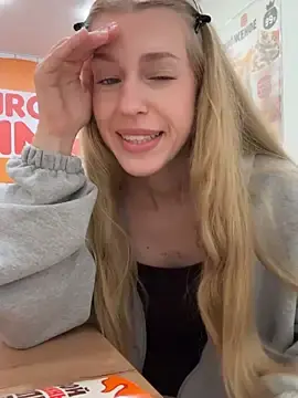 Stripchat Adult Webcam of kira_mia
