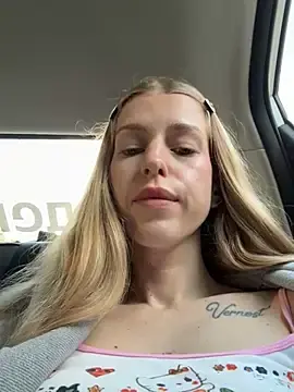 Stripchat Adult Video Chat of kira_mia