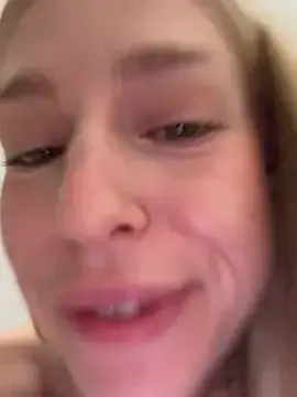 Stripchat Live Sex Cam of kira_mia