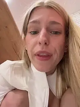 Stripchat Live Porn of kira_mia