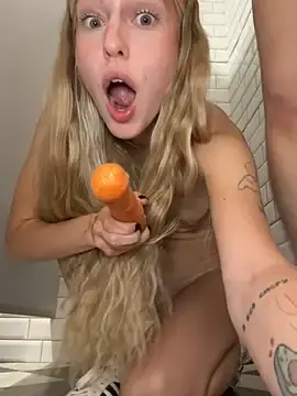 Stripchat Sex Chat of kira_mia