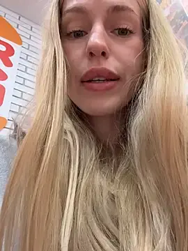 Stripchat Nude Webcam of kira_mia