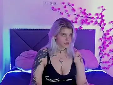 Stripchat Free Porn Cam of JoannLowe