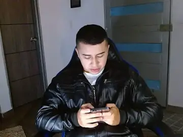 Stripchat Free Live Porn of SexyBoy-Bigclit