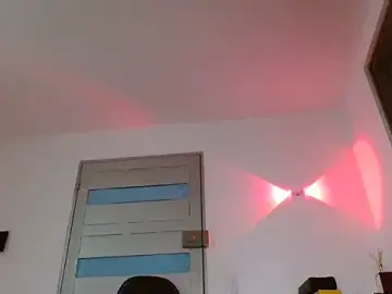Stripchat Sex Cam of SexyBoy-Bigclit