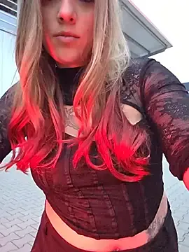 Stripchat Live Sex Cam of Luna_Lynn