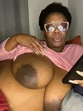 Stripchat Best Webcam of BoobsQueeen