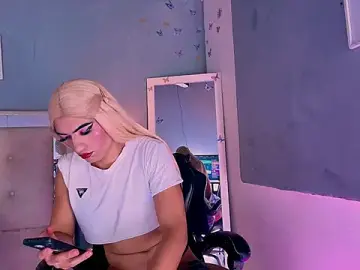 Stripchat Live Porn of Emily_Castillo_1