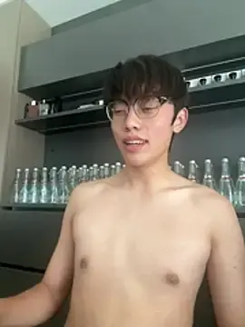 Stripchat Live Sex Cam of Ethan_64724