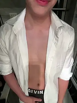 Stripchat Free Porn Cam of Ethan_64724