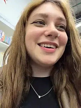 Stripchat Live Sex Cam of lucy-joy