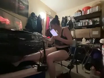 Stripchat Sex Cam of Snowbunnycake_131